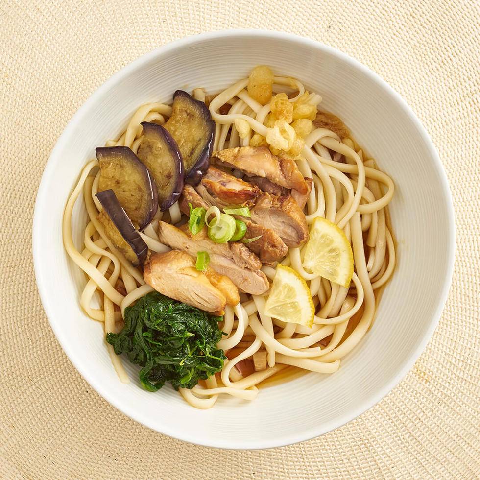 Sanuki Udon Noodles with Dashi Broth and Lemon (Chilled)/ 茄子と鶏もも肉のかけ讃岐うどん(製麺地: 香川県)