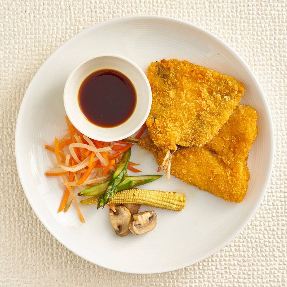 Japanese Mackerel Katsu/ 鯵フライ 彩り野菜添え
