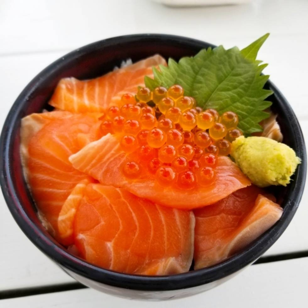 Salmon Caviar Chirashi/ サーモンいくら丼 - 50g of Ikura (salmon caviar) / The picture shown is for illustration purpose only