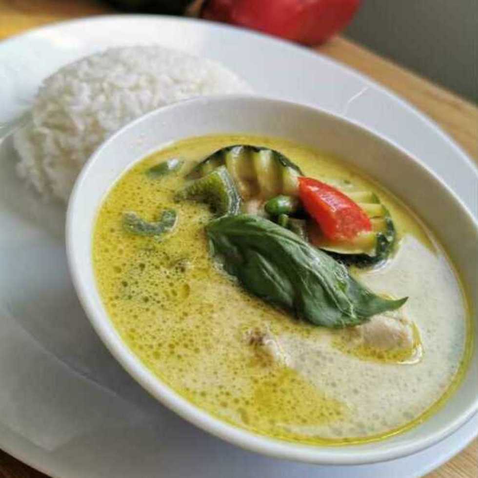 Chicken Green Curry with Jasmine Rice from All Bowls - Cooked by Anusara อนุสรา - Halal