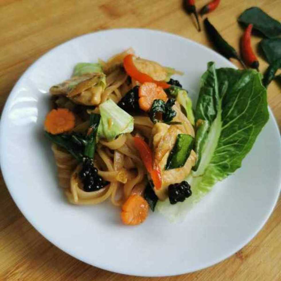 Drunken Noodles with Chicken (Spicy, No alcohol) - Pad Kee Mao from All Bowls - Cooked by Anusara อนุสรา - Halal