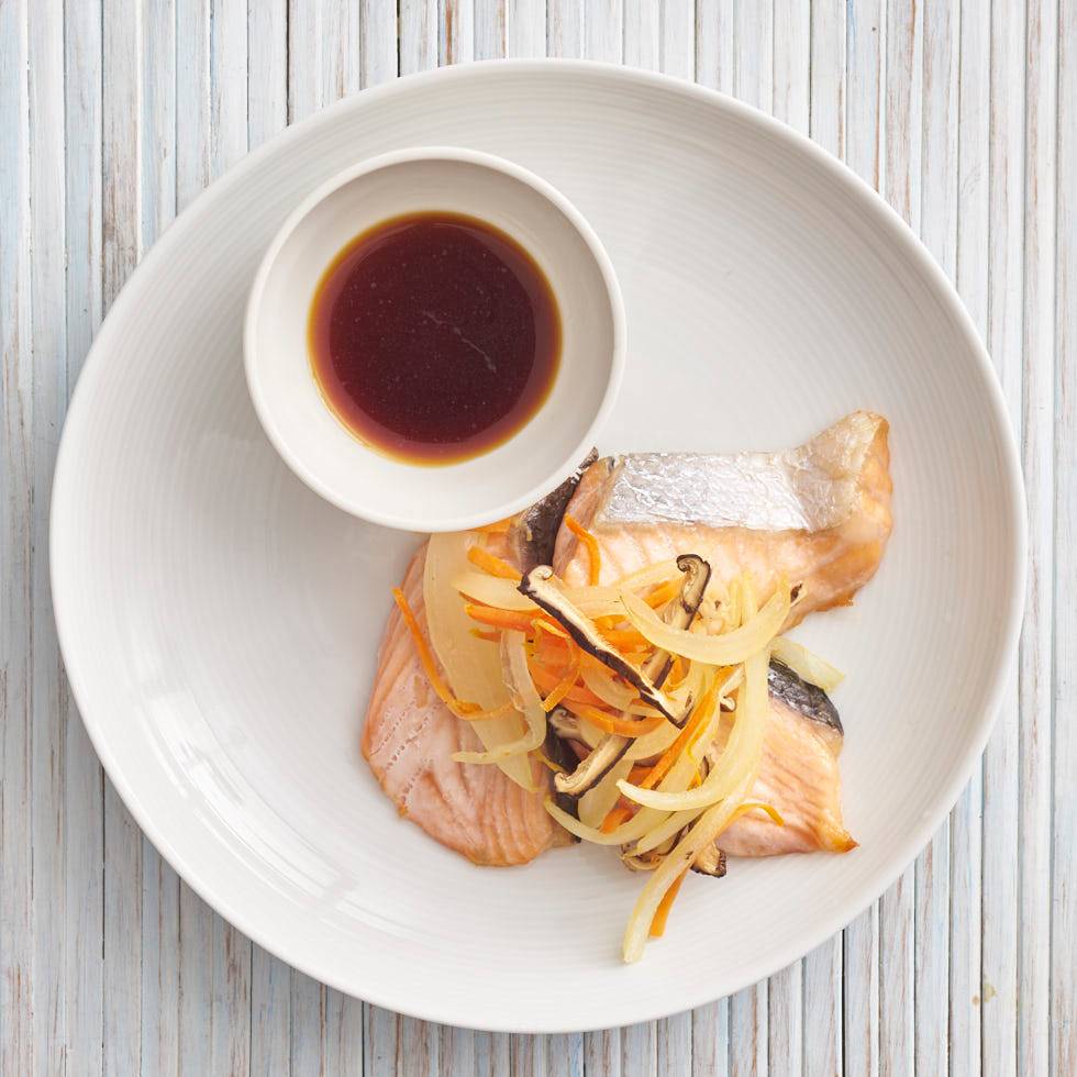 Ponzu Salmon/ 鮭の自家製ポン酢添え