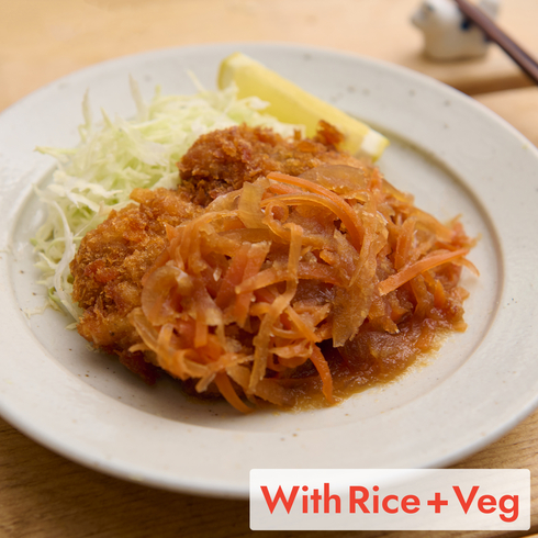 炸雞排 配蘿蔔蓉醬汁（附白飯・蔬菜・漬物）