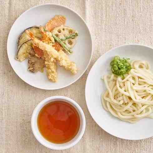 Hiyashi Udon Noodles with Assorted Tempura (Prawn and Veg)