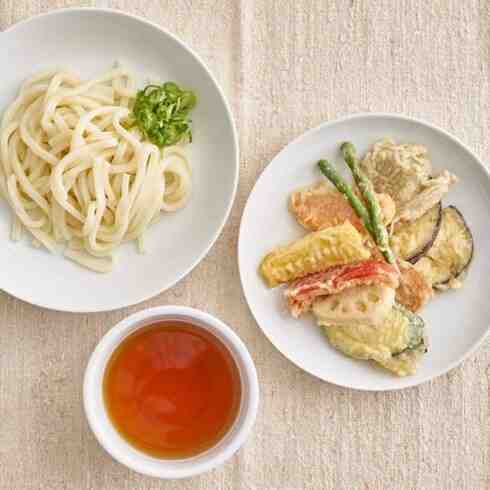 冷やしうどんとお野菜の天ぷら盛り合わせ