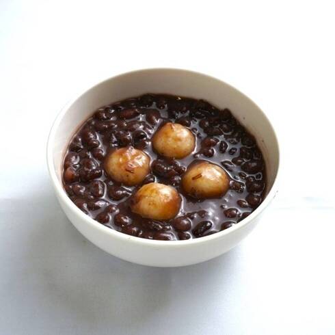 Shiratama Zenzai (Red Beans with 4 Rice Flour Dumplings)