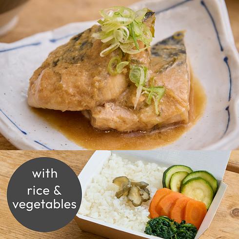 鯖の味噌煮（ご飯・野菜・漬物付）- 配送時、特にロンドン外では一部解凍されている可能性があります。