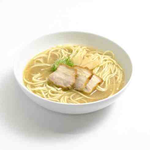 Monohon製日本産小麦麺を使用したニンニクマシマシ醤油とんこつラーメン