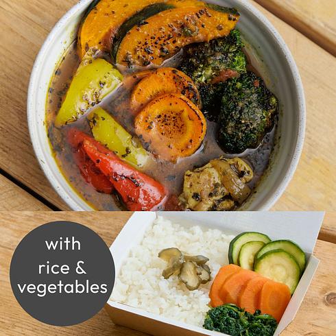1日分の緑黄色野菜 (120g) が取れる焼き野菜のスープチキンカレー（ご飯・野菜・漬物付）