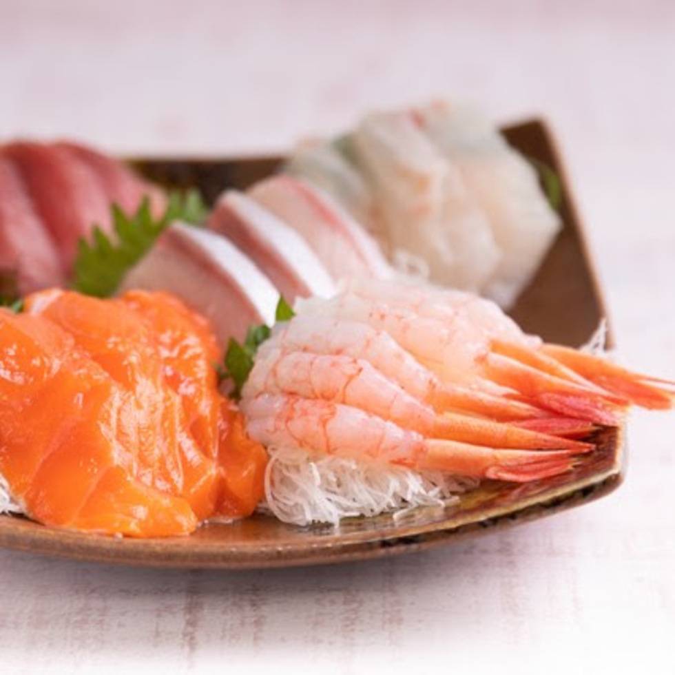 **Selection of Sashimi (9pcs: Salmon, Tuna, Amaebi Shrimp 3pcs each)/ お刺身盛り合わせ (9切れ: サーモン、キハダマグロ、甘海老各3切れ) by Nobu Sakaguchi (ex Roka's head sushi chef)