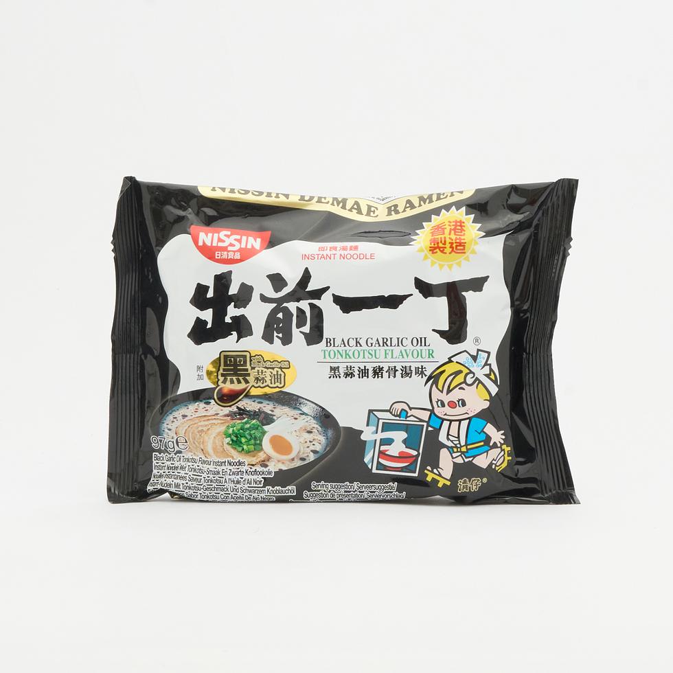 出前一丁 黒にんにくオイル豚骨ラーメン 100g