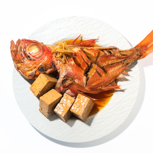 特製醤油出汁でじっくり煮込んだ 極上金目鯛の煮つけ  by 坂口信政（1つ星で15年）