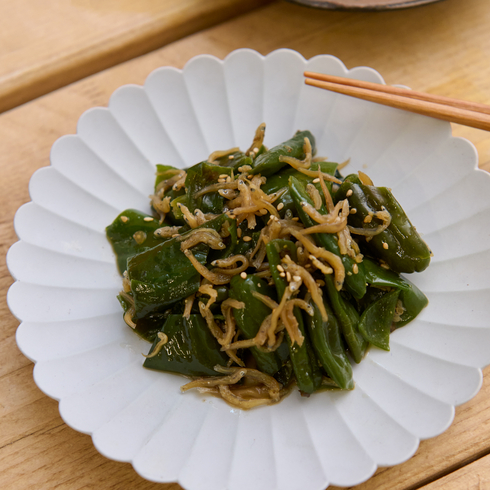 Kyoto-Style Simmered Young Anchovies with Padrón Pepper & Spinach 80-90g