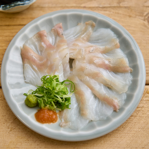 Sashimi de Hirame (Turbot) coupé fin 5pcs/45-50g par Nobu Sakaguchi (15 ans dans un étoilé Michelin)