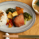 お子さま用 味噌漬け鮭の醤油焼き 卵焼きと蒸し野菜の胡麻ドレッシング和え