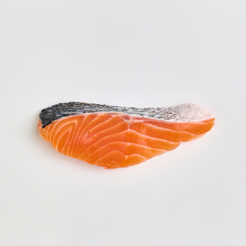 Filet de saumon (avec peau) 100-110g - Pour griller/cuire 100-110g par Nobu Sakaguchi (15 ans dans un restaurant étoilé au Michelin)