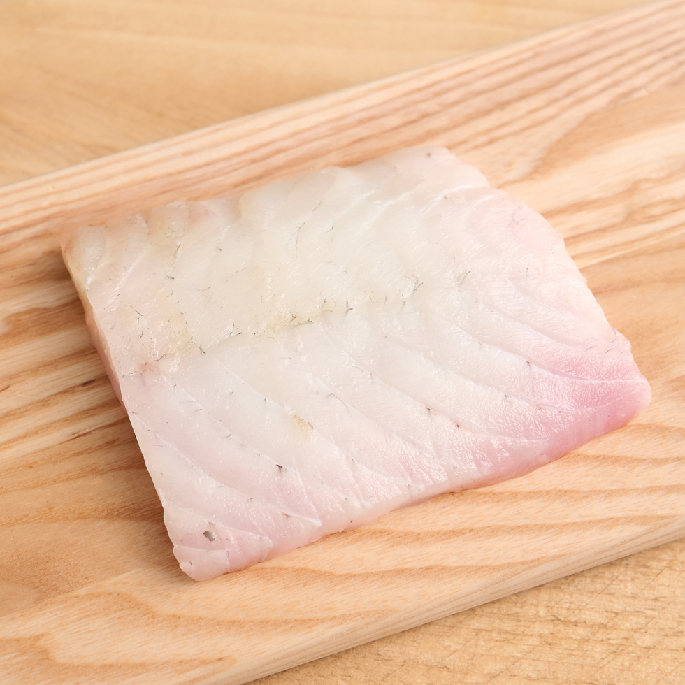 Sashimi de Hirame (Turbot) en bloc, 90-100g, par Nobu Sakaguchi (15 ans d'expérience dans un restaurant étoilé au guide Michelin)