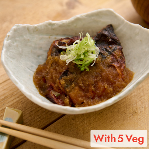 鯖魚配自家製蘿蔔蓉醬汁（附5款蔬菜）