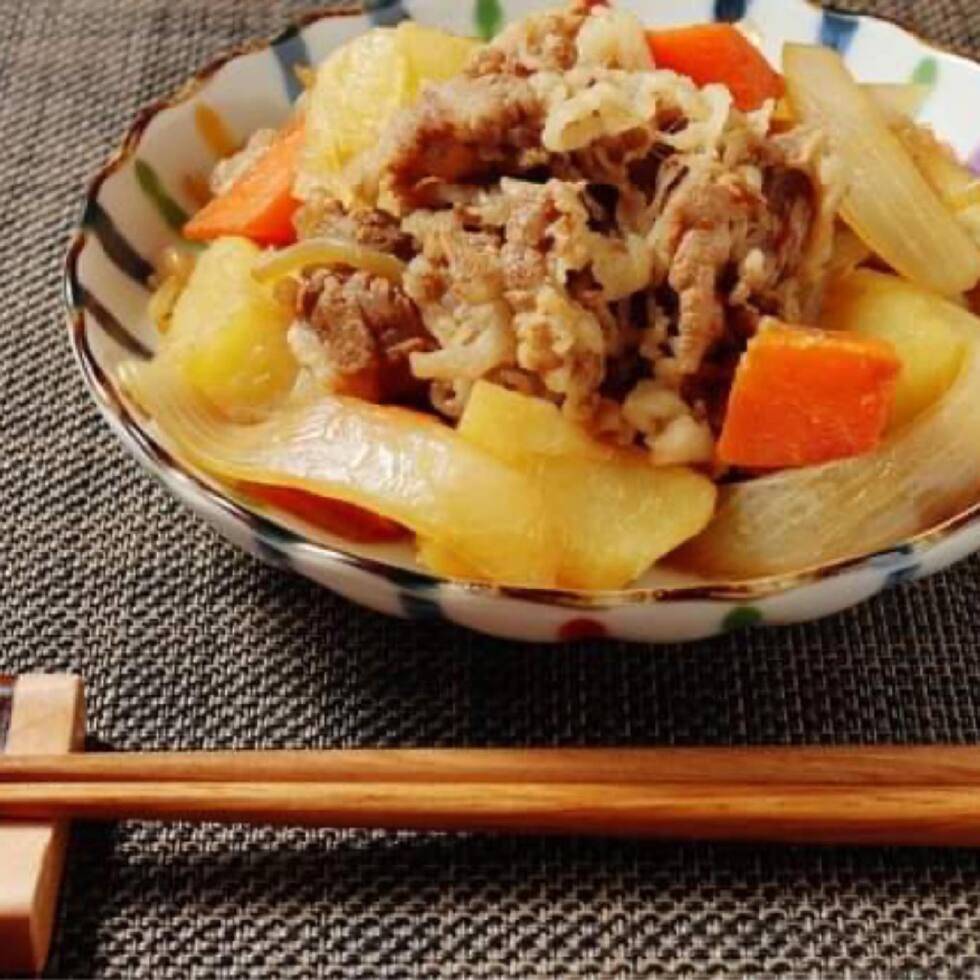 Thinly sliced beef and potatoes with soy-based sauce 100-110g