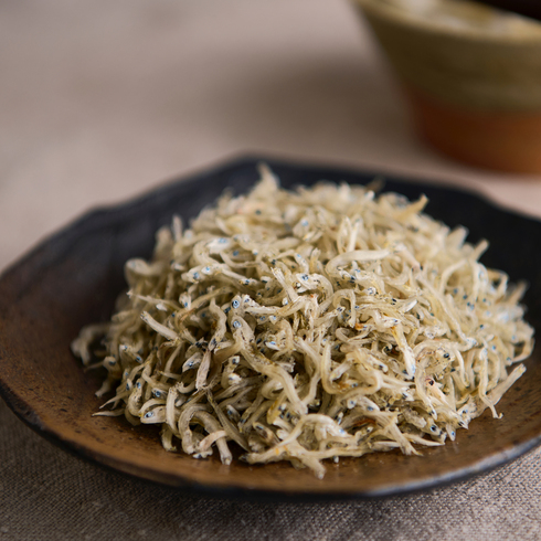 ちりめんじゃこ 50g - 配送時、特にロンドン外では一部解凍されている可能性があります。