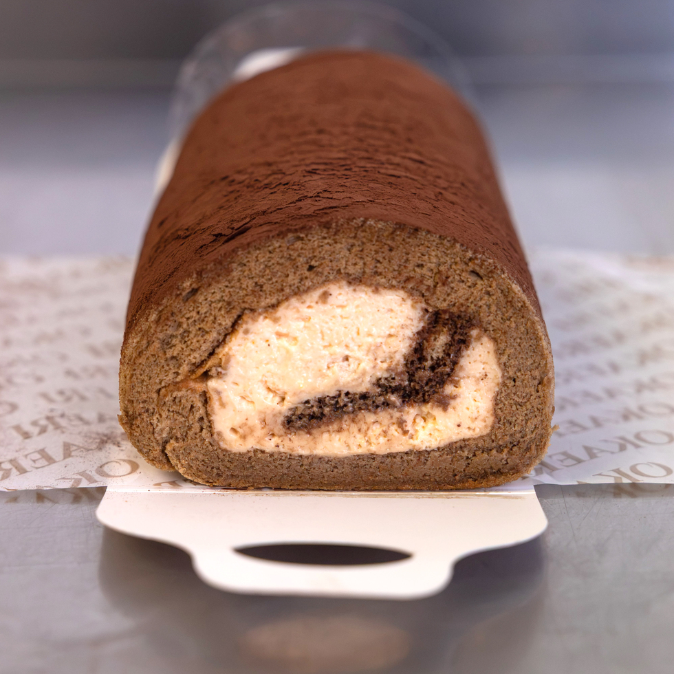 Okaeri Tiramisu Roll with Whiskey 800g Serves 6