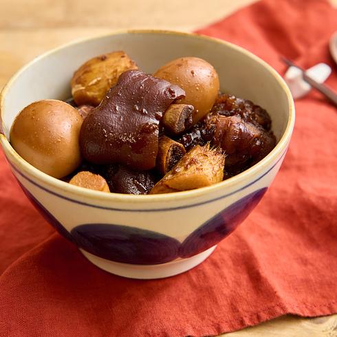 Pork knuckles and ginger stew 700g (Serves 2)