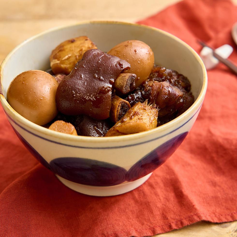 Pork knuckles and ginger stew 700g (Serves 2)