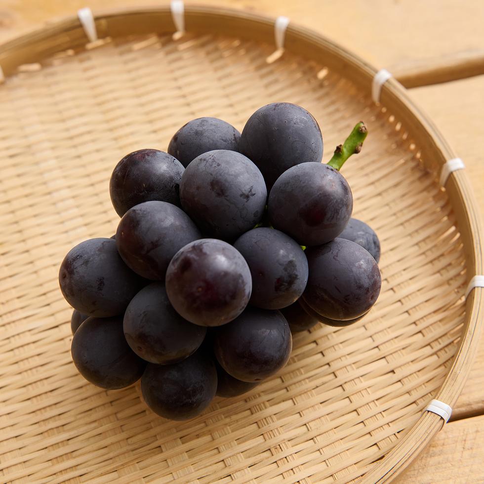 WASO Air-Flown Fresh Kyoho Grape from Yamanashi 400-500g (1 Bunch)