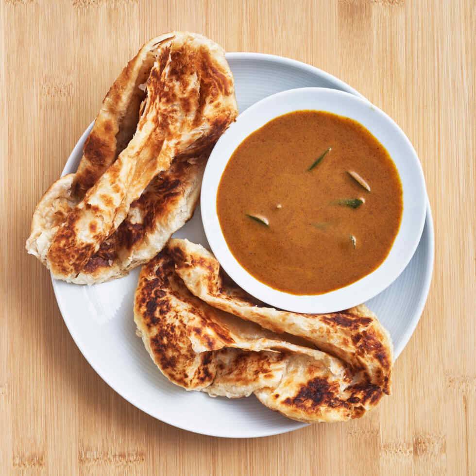 Malaysian Flat Bread 2pcs with curry dipping sauce (150ml)