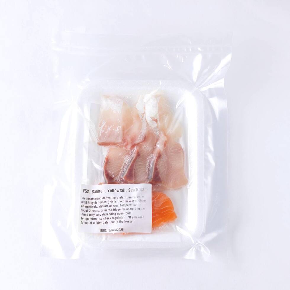 刺身盛り合わせ (9切れ: サーモン、ハマチ、タイ) 90g by Nobu Sakaguchi (15 years at a Michelin starred)