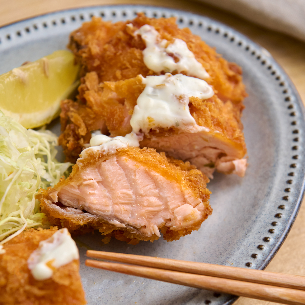 サーモンかつ 1個 タルタルソース付き （お野菜5種付）