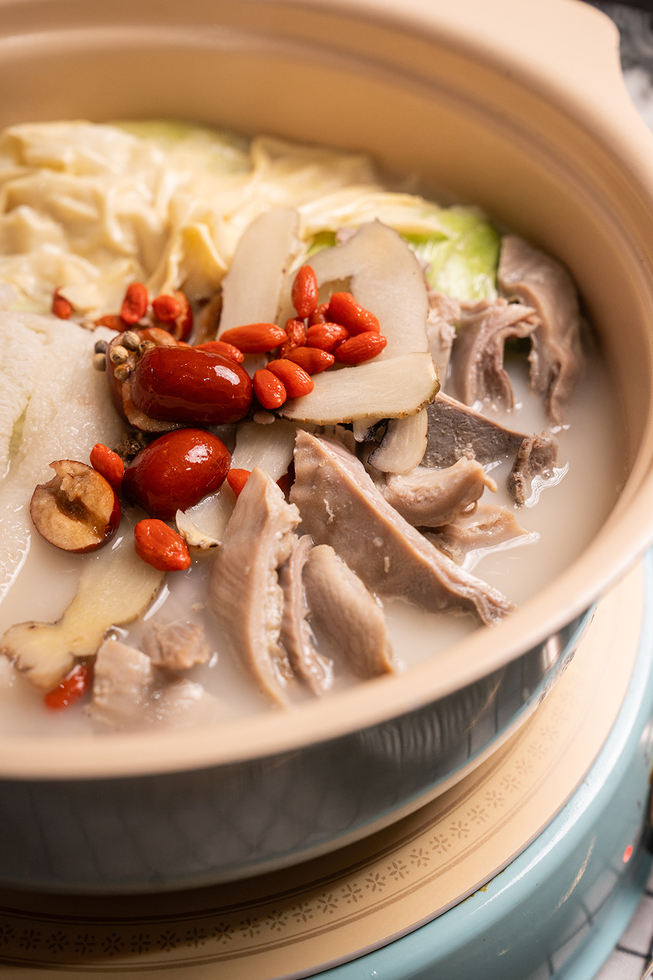 [Seasonal Limited] Yun Gui Chuan White Pepper Pig Stomach Bamboo Fungus Rice Noodles Hot Pot Kit 1400g