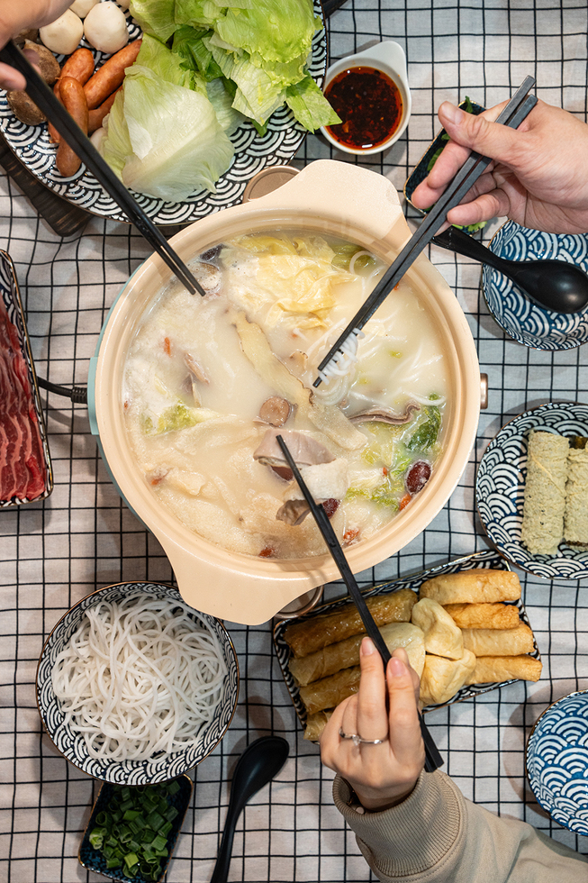 [Seasonal Limited] Yun Gui Chuan White Pepper Pig Stomach Bamboo Fungus Rice Noodles Hot Pot Kit 1400g