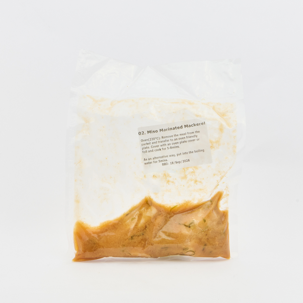 鯖の味噌煮（ご飯・野菜・漬物付）- 配送時、特にロンドン外では一部解凍されている可能性があります。