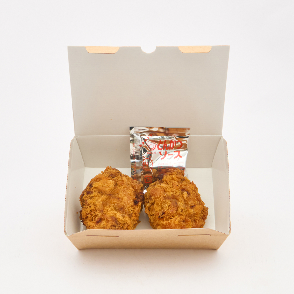 自家製粗粒免治牛肉排 （附白飯、蔬菜、醃菜）