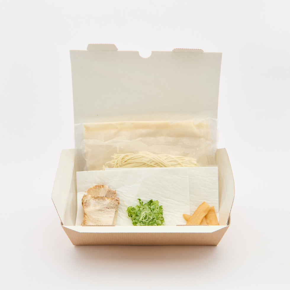 Monohon製日本産小麦麺を使用した博多風あっさり豚骨ラーメン