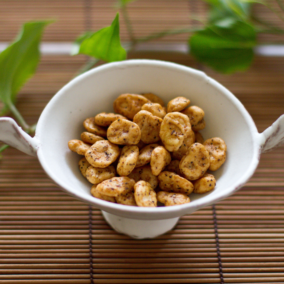 Mamegen Kurokosho Beans (Black Pepper Broad Beans)